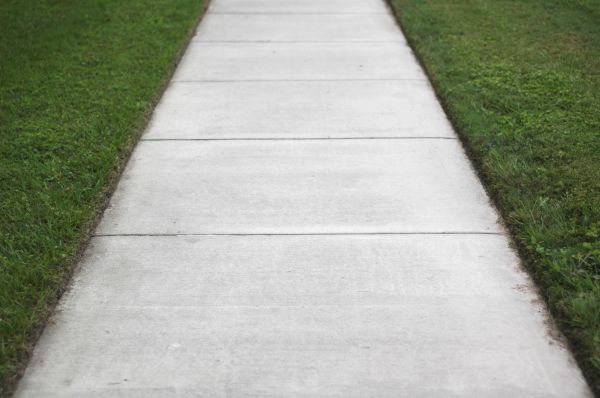 Cost of Sidewalk Concrete Construction in Huntington Station
