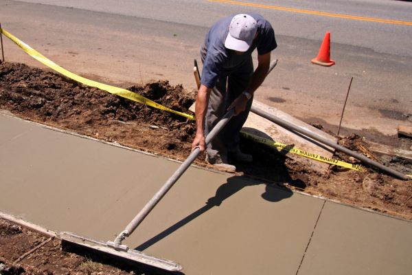 Cost of Sidewalk Pouring in Huntington Station